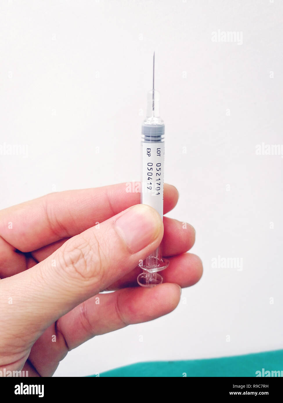 Syringe injection needle / Medical injection in hand equipment medical tool needle for nurse or