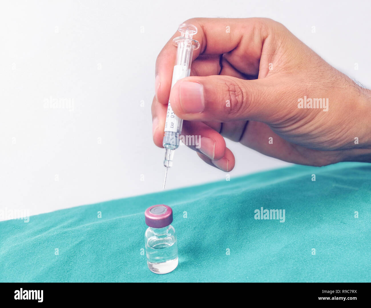 Syringe injection needle / Medical injection in hand equipment medical