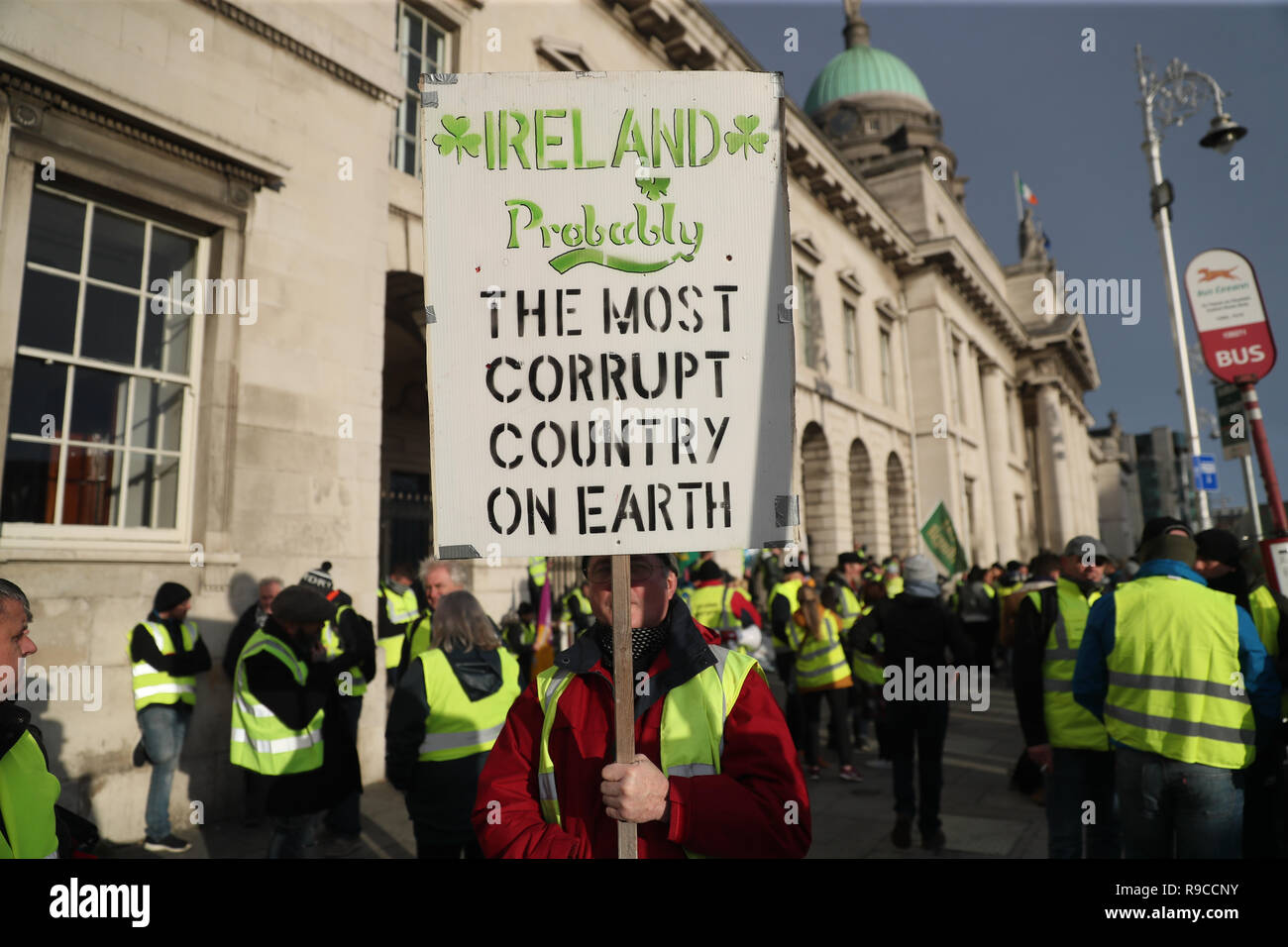 Campaigners from Yellow Vest Ireland outside Custom House in Dublin during a demonstration to protest against the Irish government's record on a range of social issues, including the housing crisis and recent evictions. Stock Photo