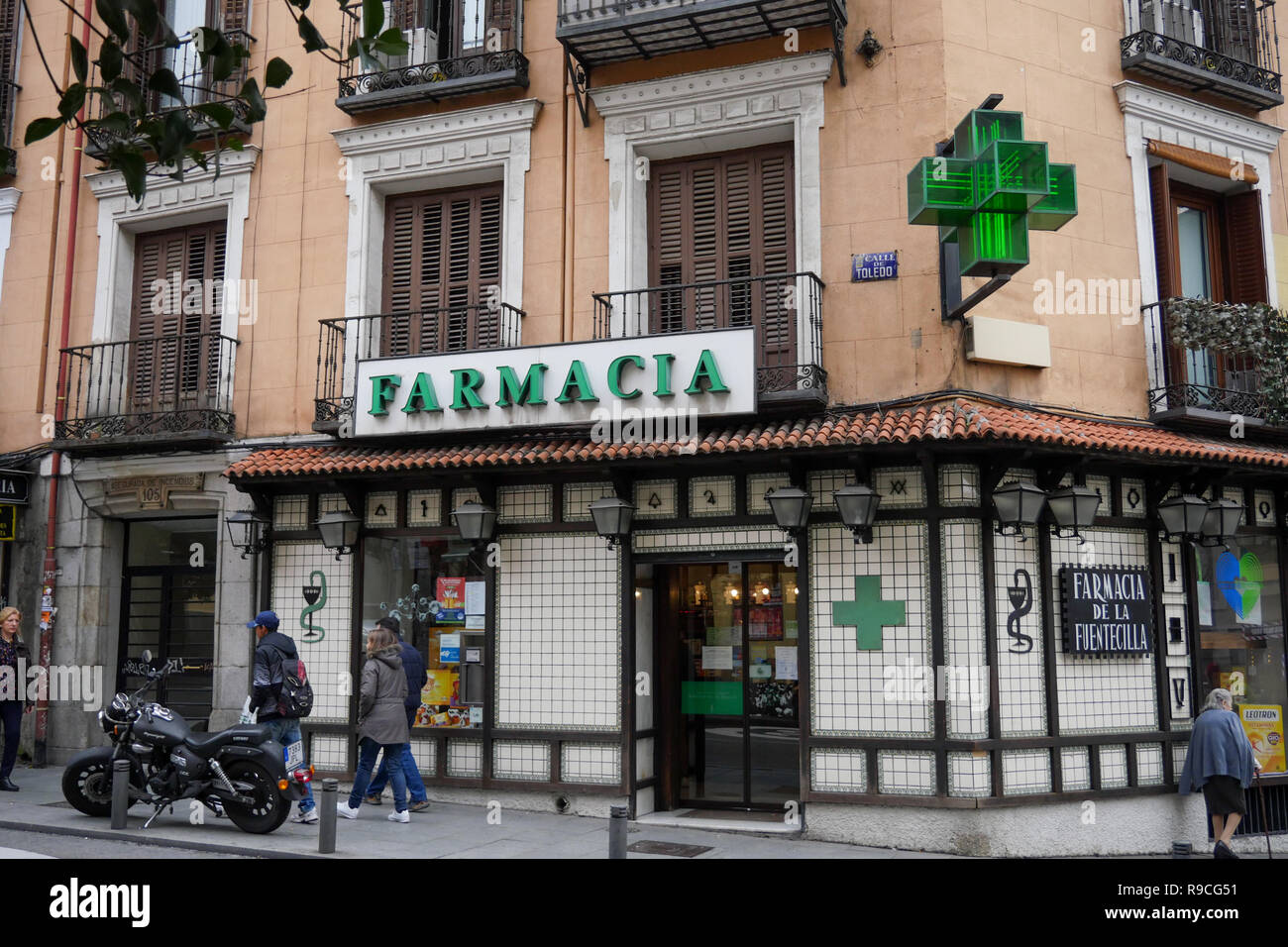 Farmacia madrid hi-res stock photography and images - Alamy
