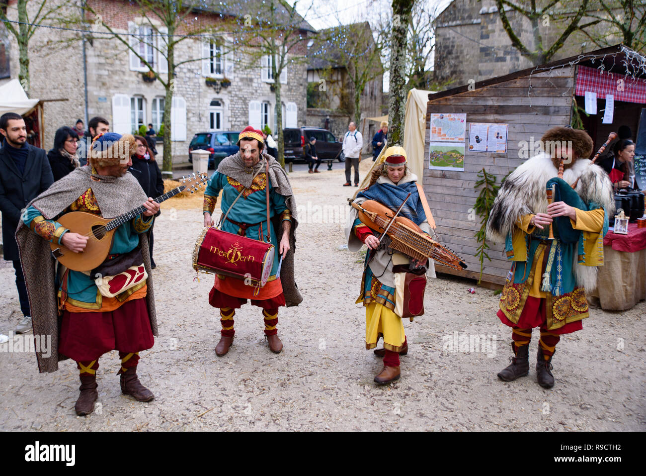 Christmas old people music hires stock photography and images Alamy
