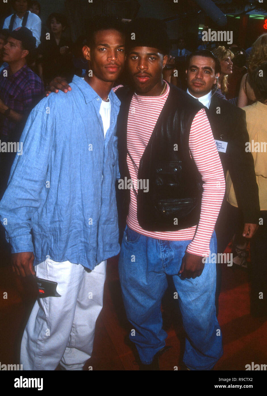 Hollywood Ca May 26 Actors Brothers Marlon Wayans And Shawn Wayans Attend Tristar Pictures Cliffhanger Hollywood Premiere On May 26 1993 At Mann S Chinese Theatre In Hollywood California Photo By Barry King Alamy