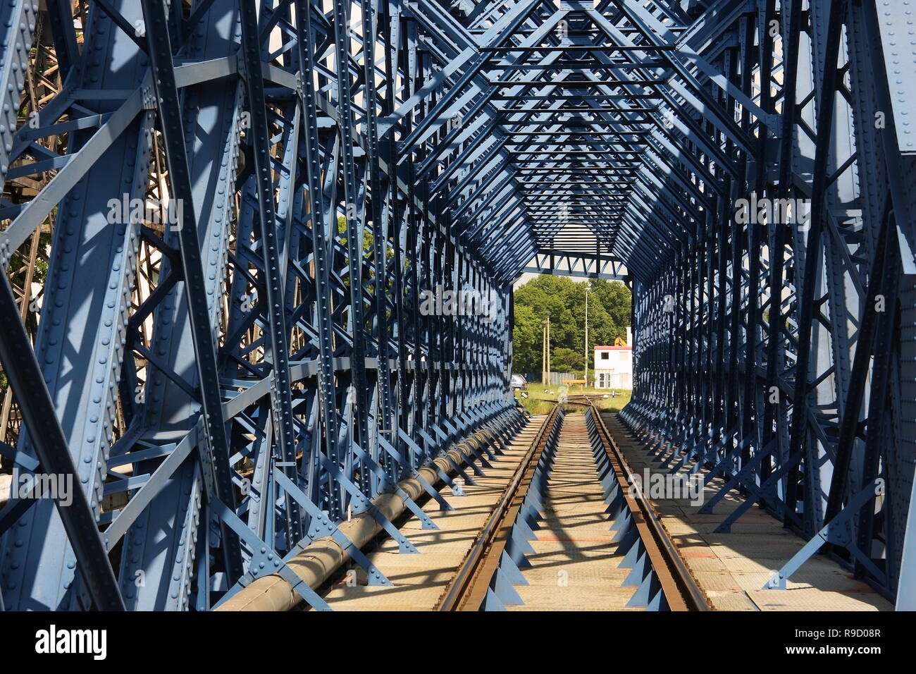 Modern steel bridge hi-res stock photography and images - Alamy