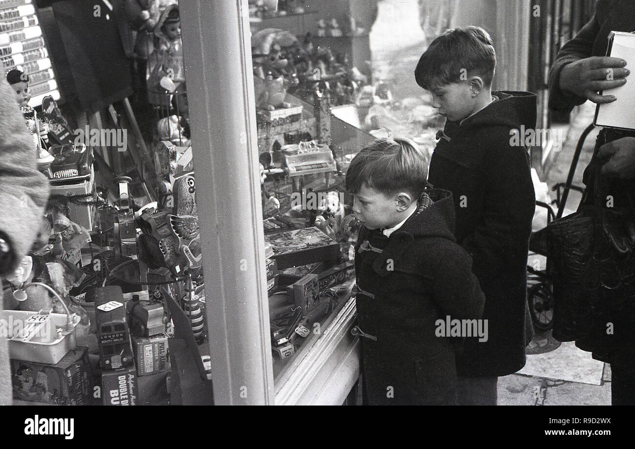 Toy shopping 1950s hires stock photography and images Alamy