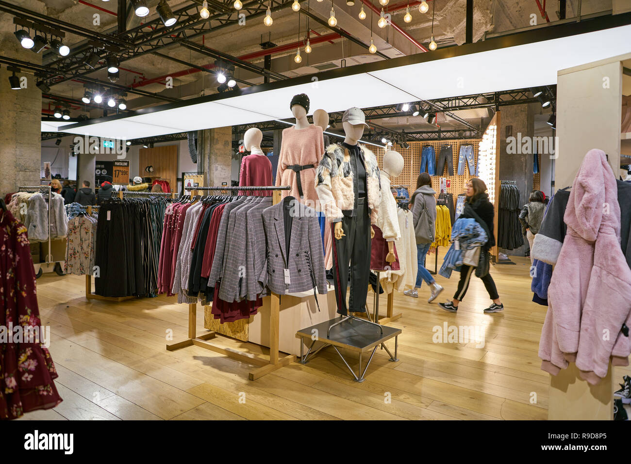 Bershka shopping centre hi-res stock photography and images - Page 2 - Alamy