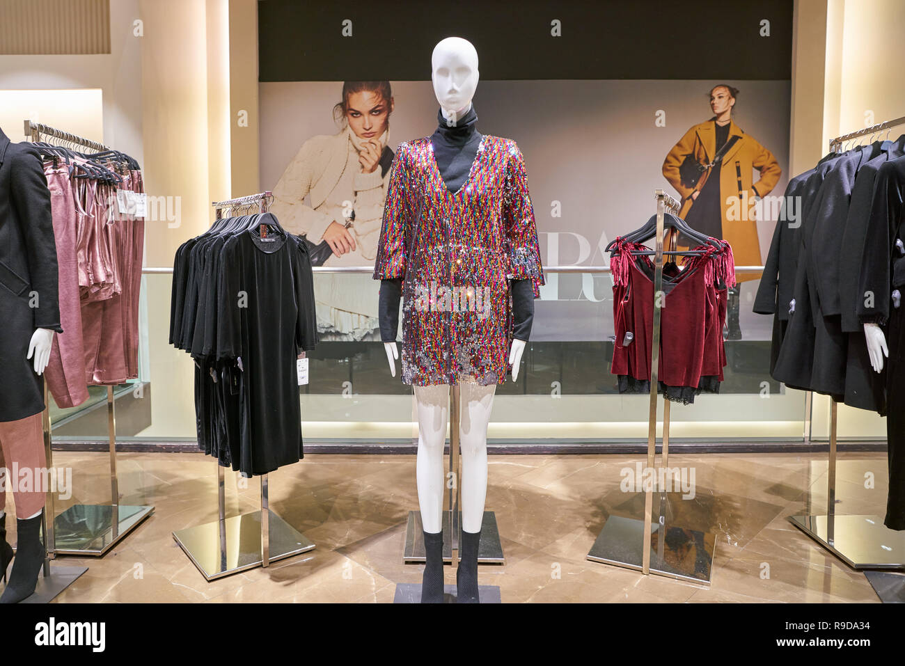 Zara shop inside hi-res stock photography and images - Page 3 - Alamy