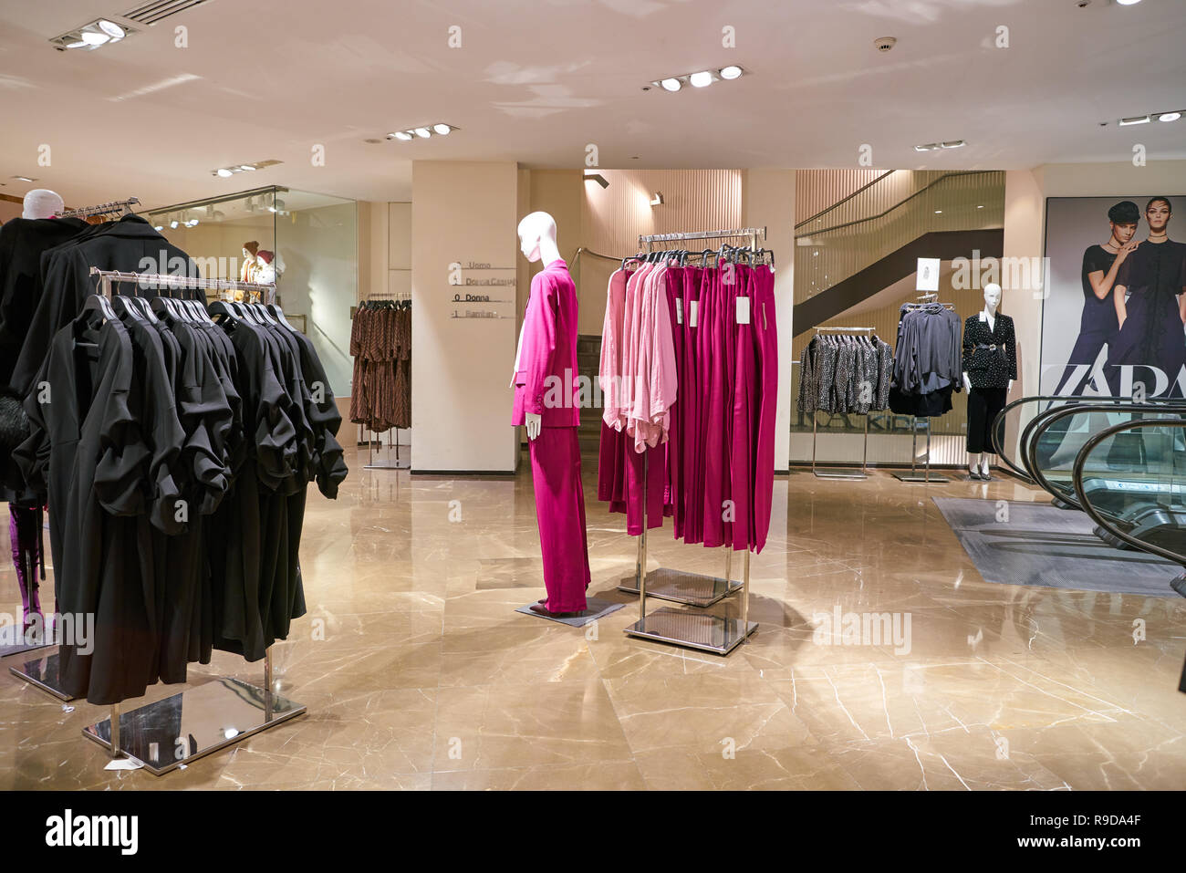 MILAN, ITALY - CIRCA NOVEMBER, 2017: interior shot of Zara shop in Milan  Stock Photo - Alamy