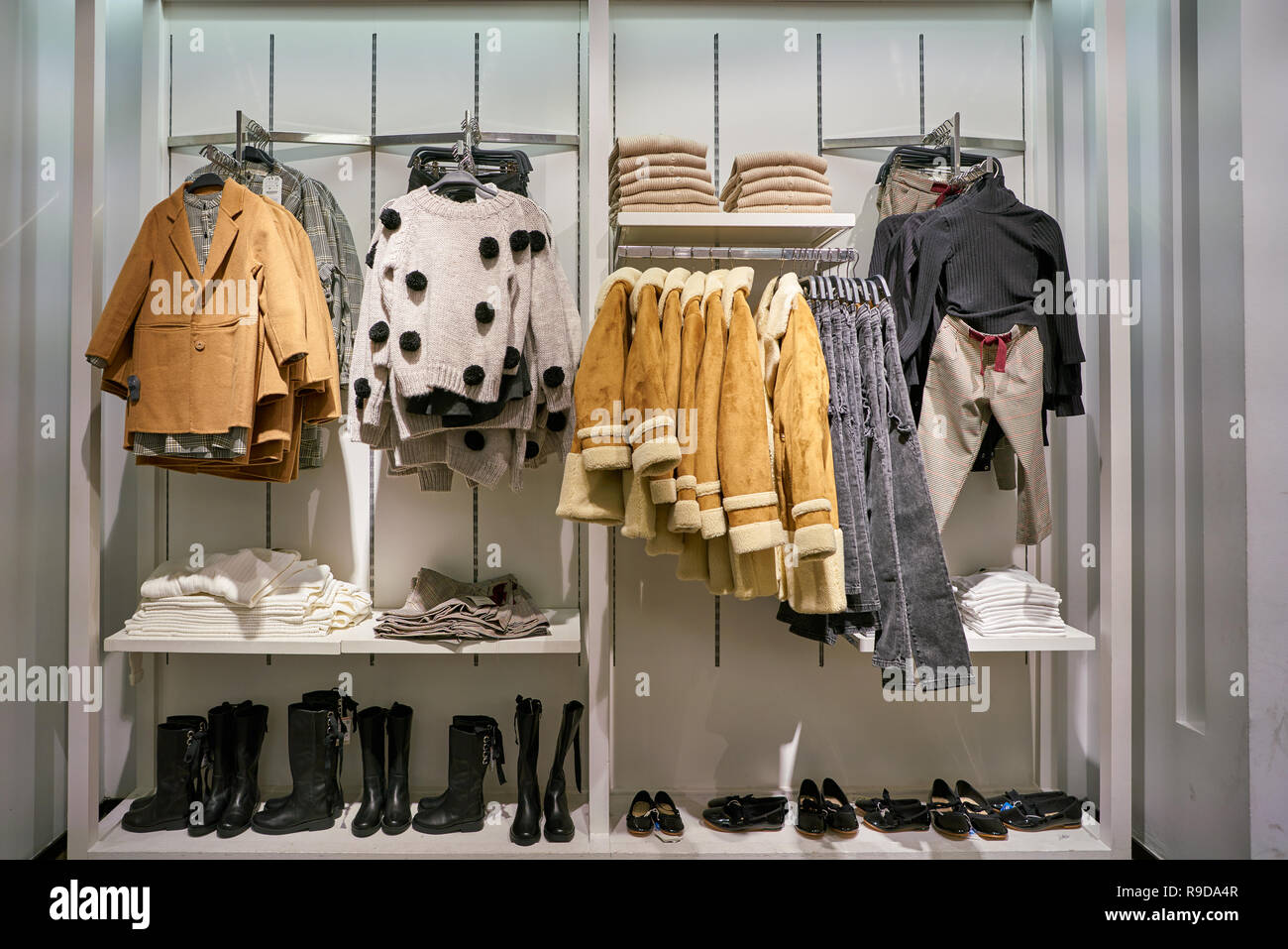 Zara shop inside hi-res stock photography and images - Page 3 - Alamy