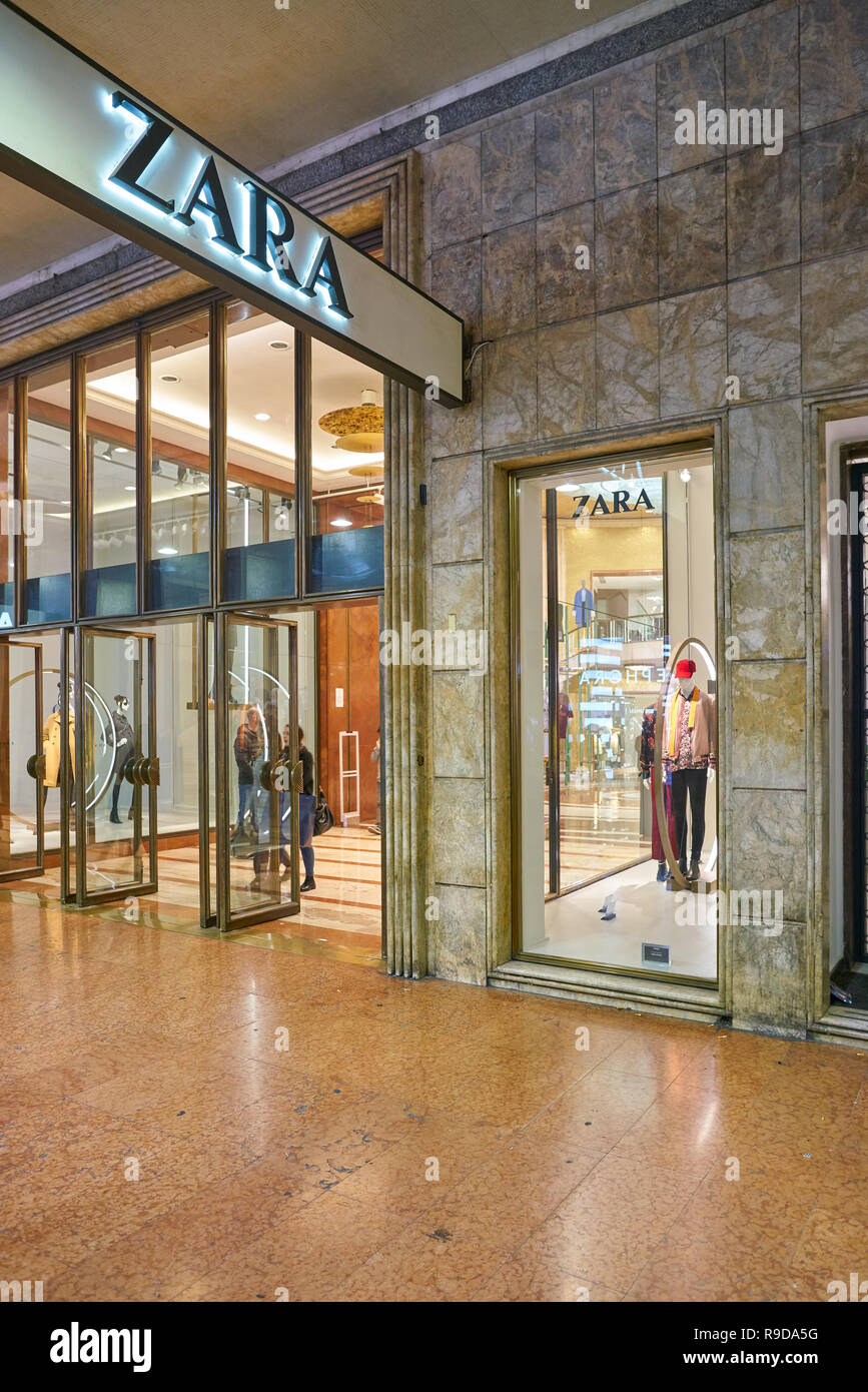 MILAN, ITALY - CIRCA NOVEMBER, 2017: entrance to Zara shop in Milan Stock  Photo - Alamy