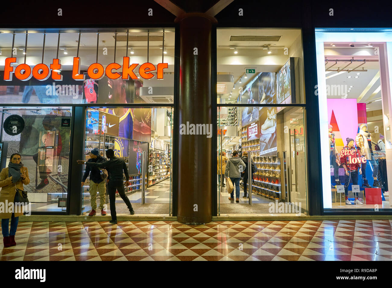 MILAN, ITALY - CIRCA NOVEMBER, 2017: entrance at Foot Locker store in Milan.  Foot Locker Retail, Inc. is an American sportswear and footwear retailer  Stock Photo - Alamy