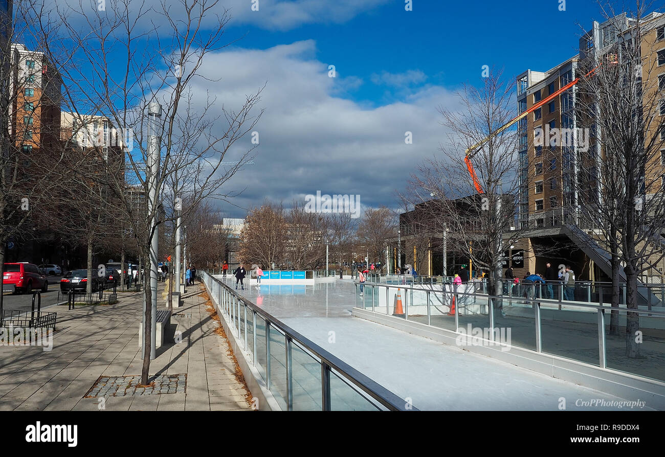 Dc navy yard ice skating hires stock photography and images Alamy