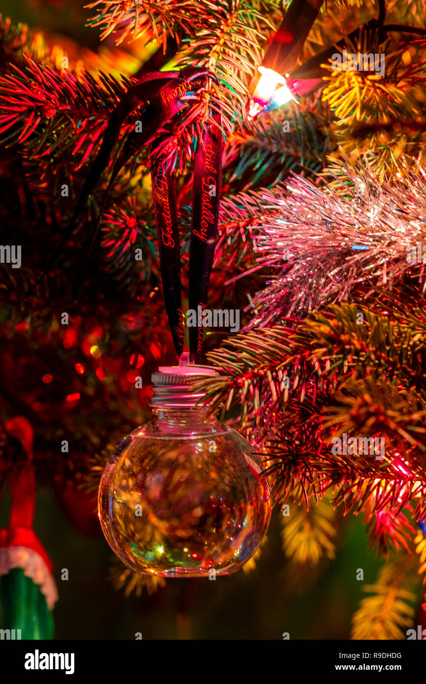 Christmas tree clear glass baubles hi-res stock photography and images ...