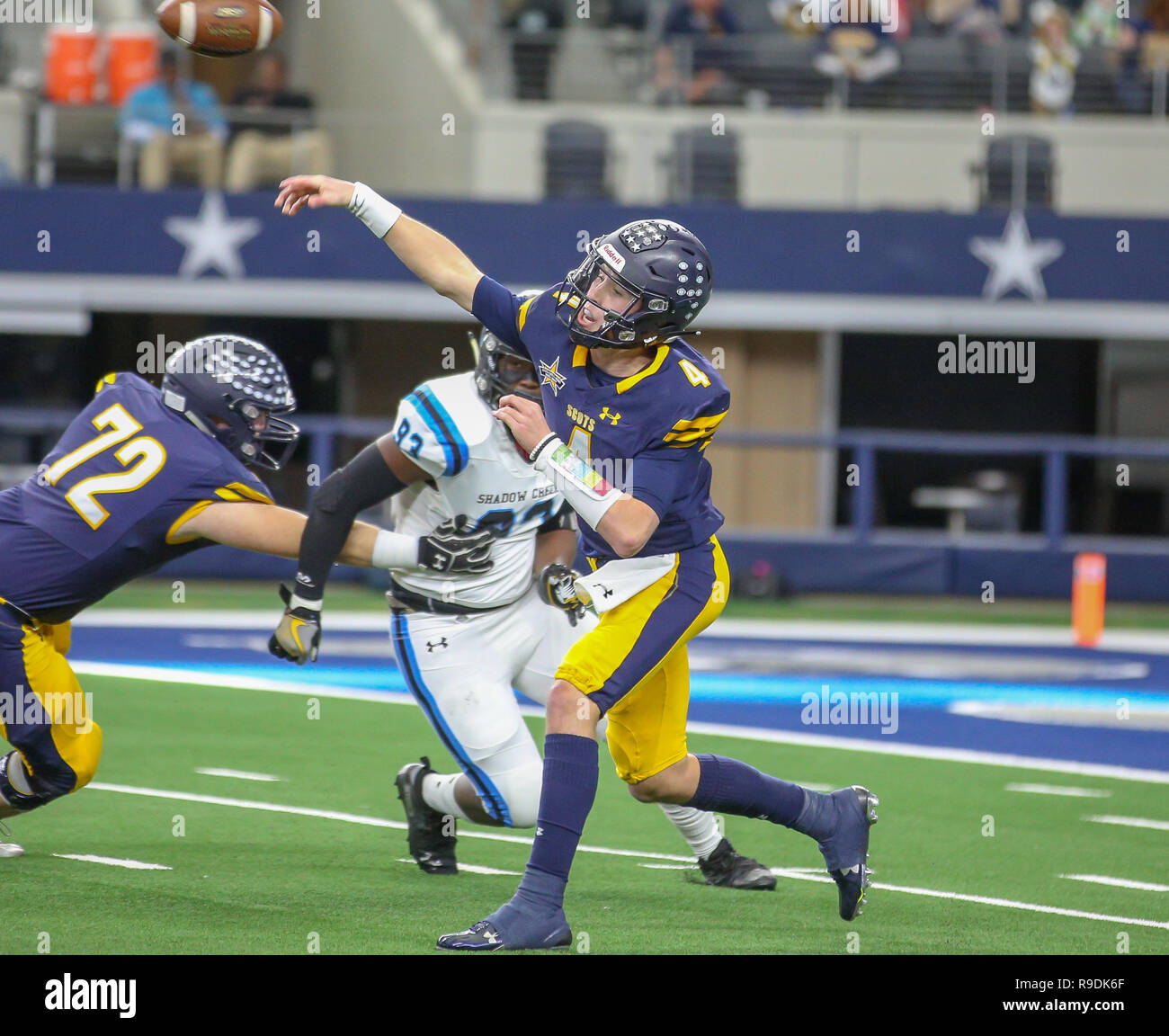 Arlington, Texas, USA. 12th Dec, 2018. Highland Park QB Chandler Morris #4 throws the ball downfield during the UIL Texas state championships football game between the Highland Park Scots and the Shadow Creek Sharks at AT&T Stadium in Arlington, Texas. Kyle Okita/CSM/Alamy Live News Stock Photo