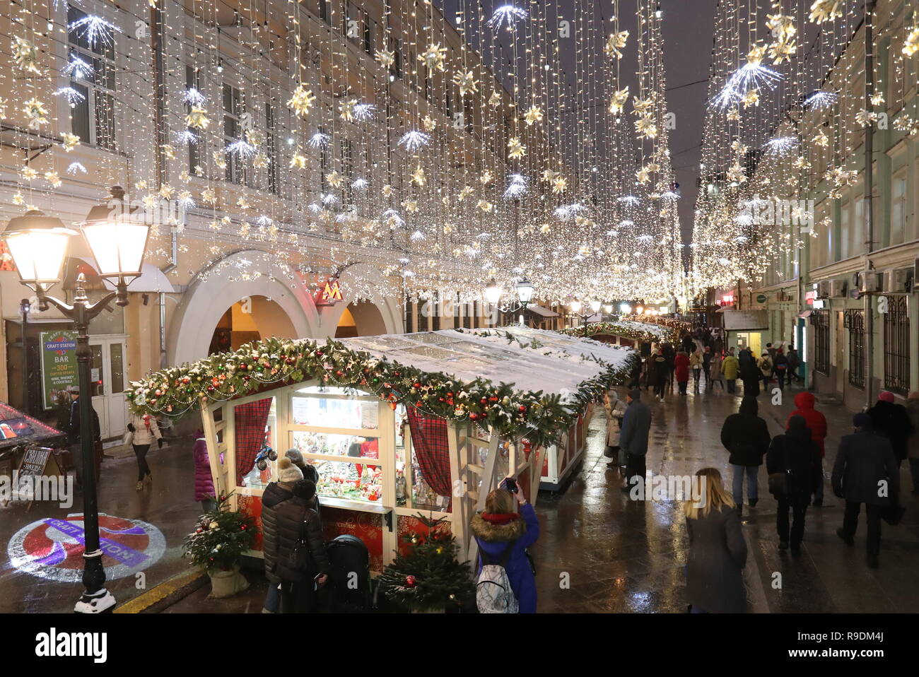 Moscow Russia 22nd Dec 2018 Christmas Lights Hanging