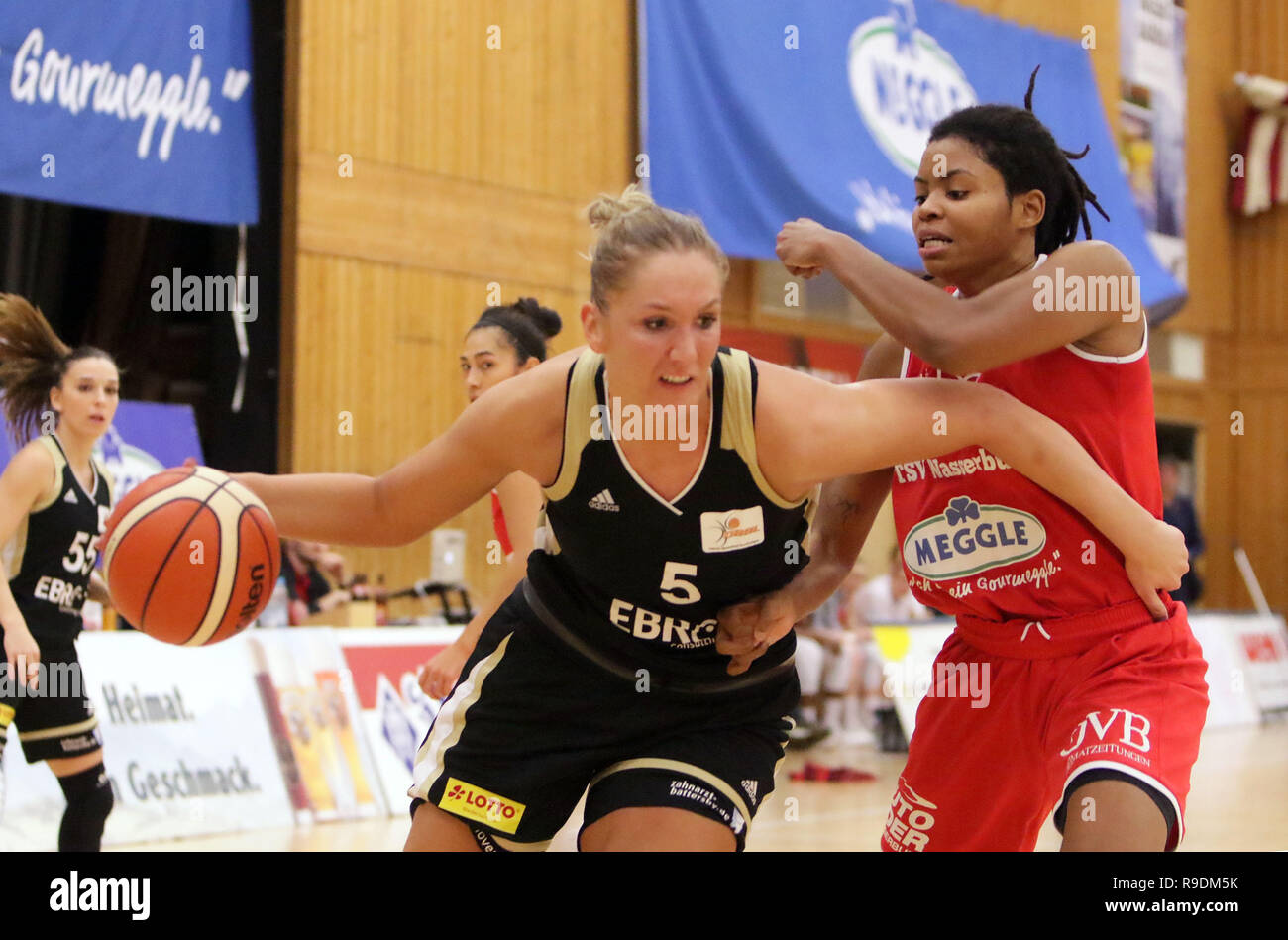 Wasserburg, Germnany. 21st Dec, 2018. from left Ivana BRAJKOVIC  (Hannover/SRB), Jewel Joyce Diamond TUNSTULL (Wasserburg/US), .Gerrman  Womans Basketball Bundesliga 2018/19, TSV Wasserburg vs TK Hannover, Dec  21st, 2018, .Badria Sports Center, Wasserburg,