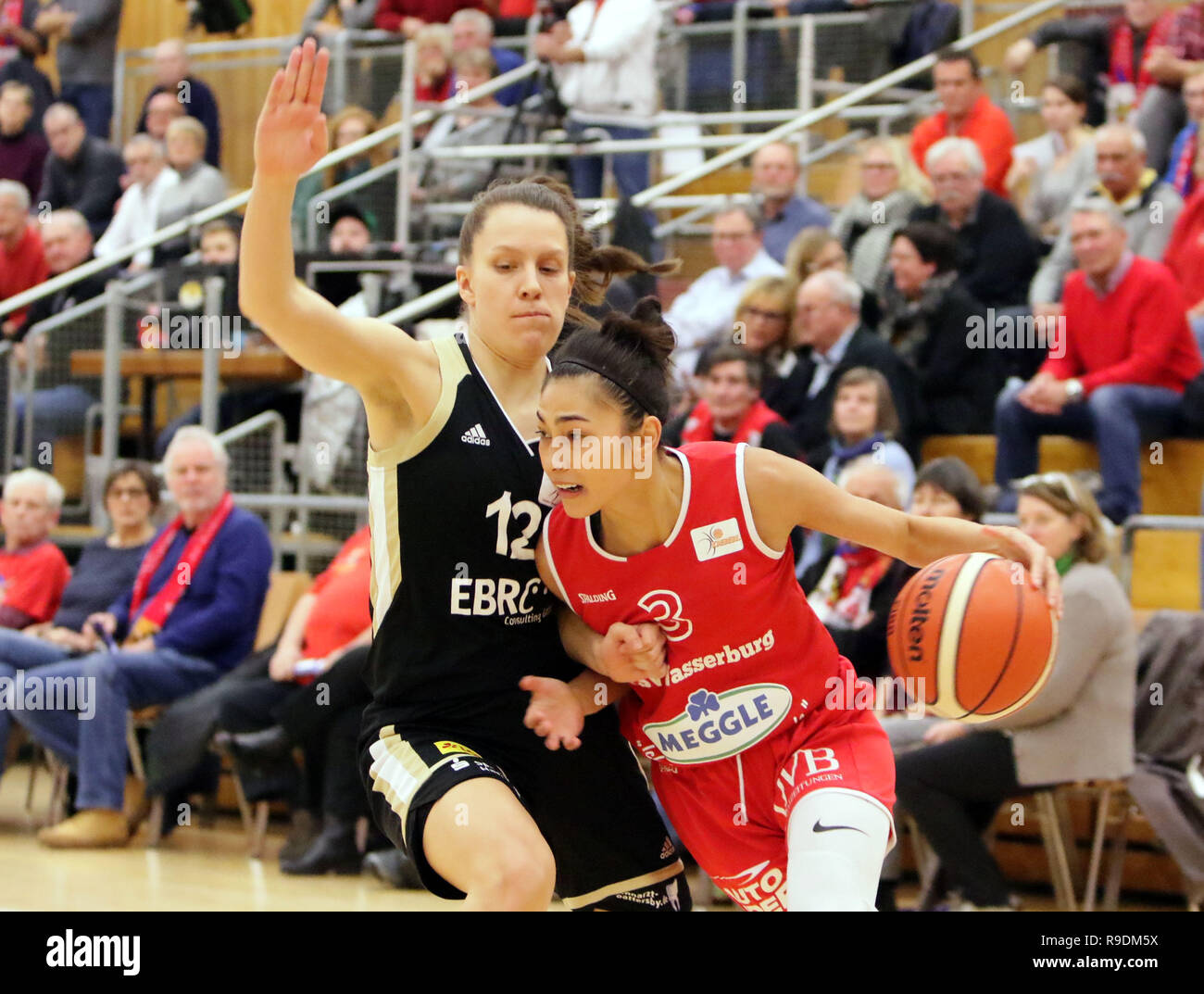 Womans basketball hi-res stock photography and images - Page 2 - Alamy