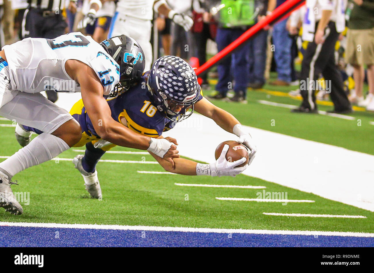 Arlington, Texas, USA. 12th Dec, 2018. Highland Park's Finnegan Corwin #16 dives for a touchdown during the UIL Texas 5A D1 state championships football game between the Highland Park Scots and the Shadow Creek Sharks at AT&T Stadium in Arlington, Texas. Kyle Okita/CSM/Alamy Live News Stock Photo