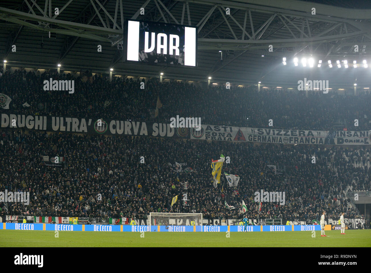 Allianz Stadium, Turin, Italy. 22nd Dec, 2018. Serie A football, Juventus  versus Roma; the whole stadium awaits for the referee's decision with the  VAR for the Roma goal which was disallowed for