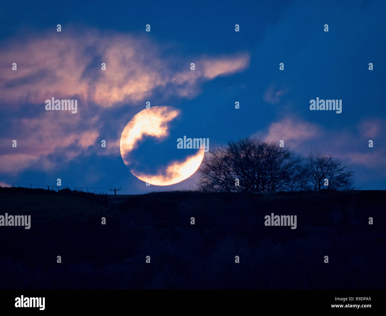 Wirksworth, UK. 22nd Dec, 2018. UK Weather: Winter Solstice Full Moon rising in between the clouds over Cromford Moor, Bolehill taken from the StarDisc above Wirksworth in the Derbyshire Dales Credit: Doug Blane/Alamy Live News Stock Photo