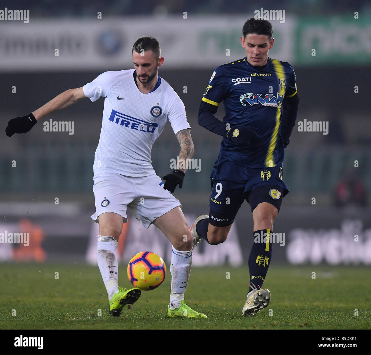 Verona, Italy. 22nd Dec, 2018. FC Inter's Marcelo Brozovic (L) vies with Chievo  Verona's Mariusz Stepinski during the Serie A soccer match between FC Inter  and Chievo Verona in Verona, Italy, Dec.