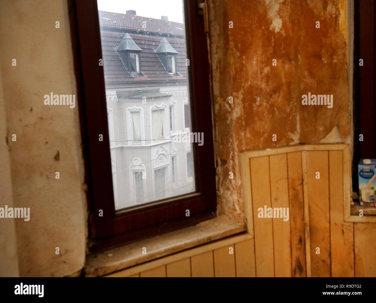 Gelsenkirchen Germany 17th Dec 2018 Through The Window Of A So