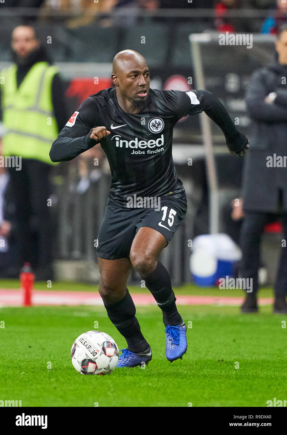 Frankfurt, Germany. 22nd Dec, 2018. Jetro WILLEMS, FRA 15 drives, controls the ball, action, full-size, Single action with ball, full body, whole figure, cutout, single shots, ball treatment, pick-up, header, cut out, EINTRACHT FRANKFURT - FC BAYERN MUNICH 0-3 - DFL REGULATIONS PROHIBIT ANY USE OF PHOTOGRAPHS as IMAGE SEQUENCES and/or QUASI-VIDEO - 1.German Soccer League, in Frankfurt, December 22, 2018 Season 2018/2019, matchday 17, FCB, München, Credit: Peter Schatz/Alamy Live News Stock Photo