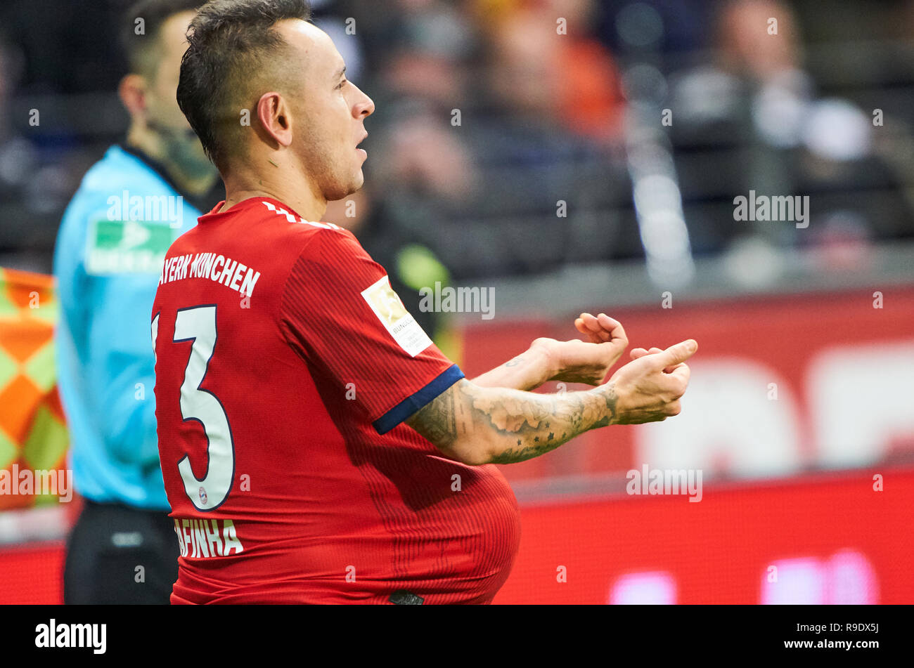 Frankfurt, Germany. 22nd Dec, 2018. RAFINHA (FCB 13) celebrates his goal  for 0-3 as pregnant with ball under his shirt, baby, birth, born, happy,  laugh, Cheering, joy, emotions, celebrating, laughing, cheering, rejoice,