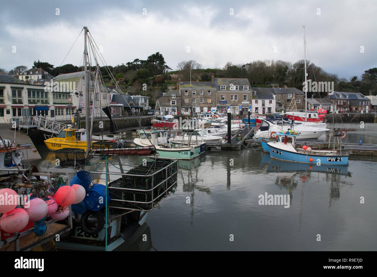 View of boats on Padstow Harbour, cornwall Stock Photo Alamy