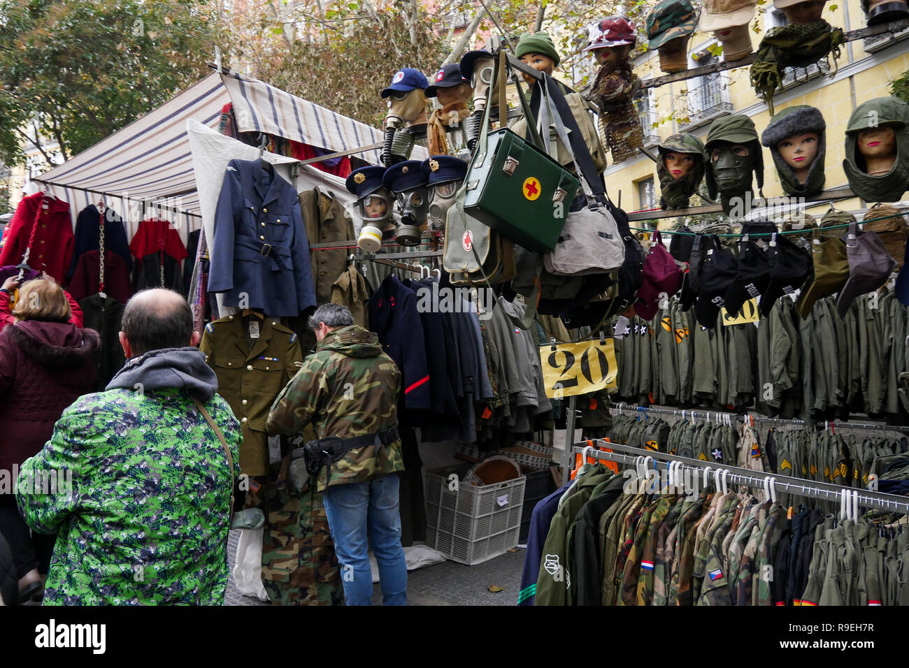 El Rastro open air market, Madrid, Spain Stock Photo - Alamy