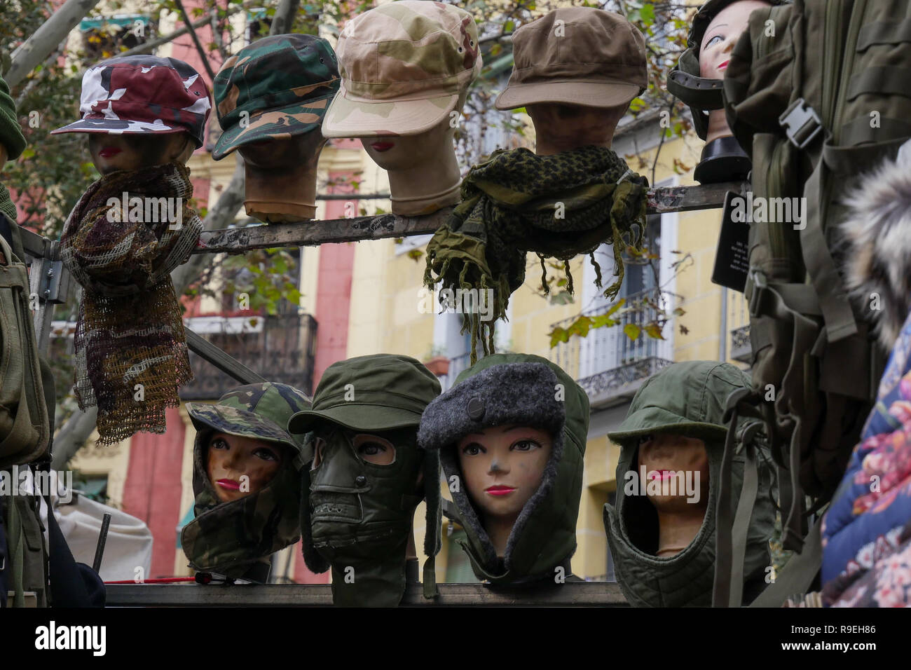 Mannequins uniformes hires stock photography and images Alamy