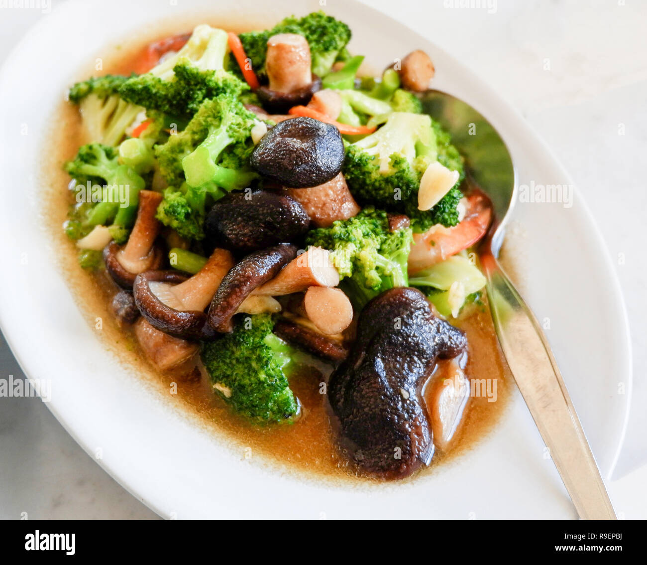 broccoli cooked shiitake mushrooms / stir fried shrimp broccoli