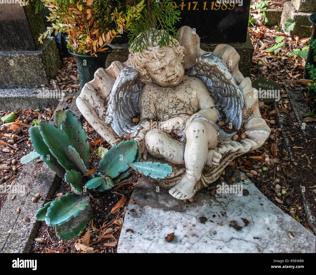 Berlin, Mitte. Dorotheenstadt Protestant cemetery & burial ground. Baby