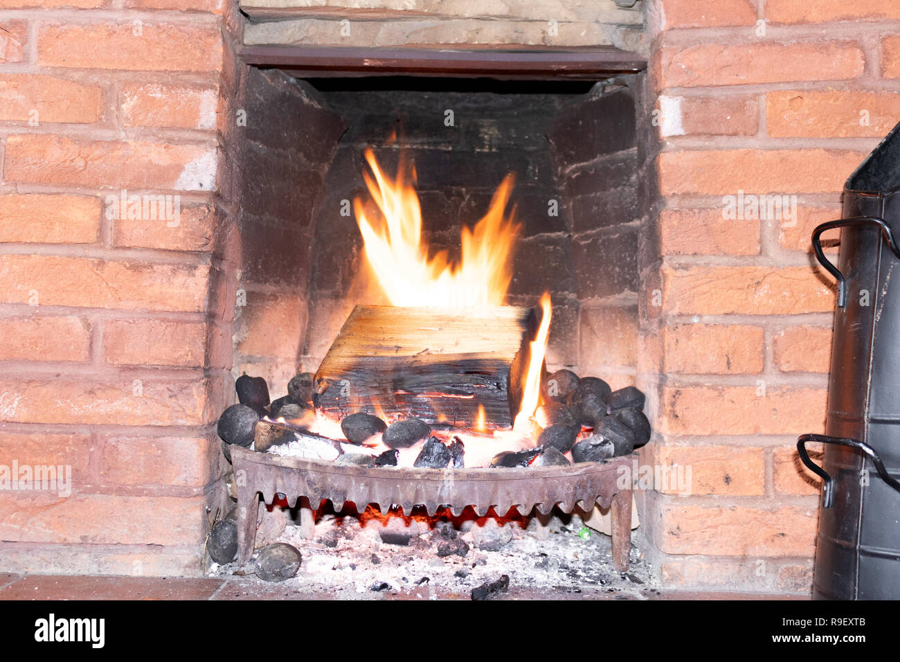 Fireplace open fire hires stock photography and images Alamy