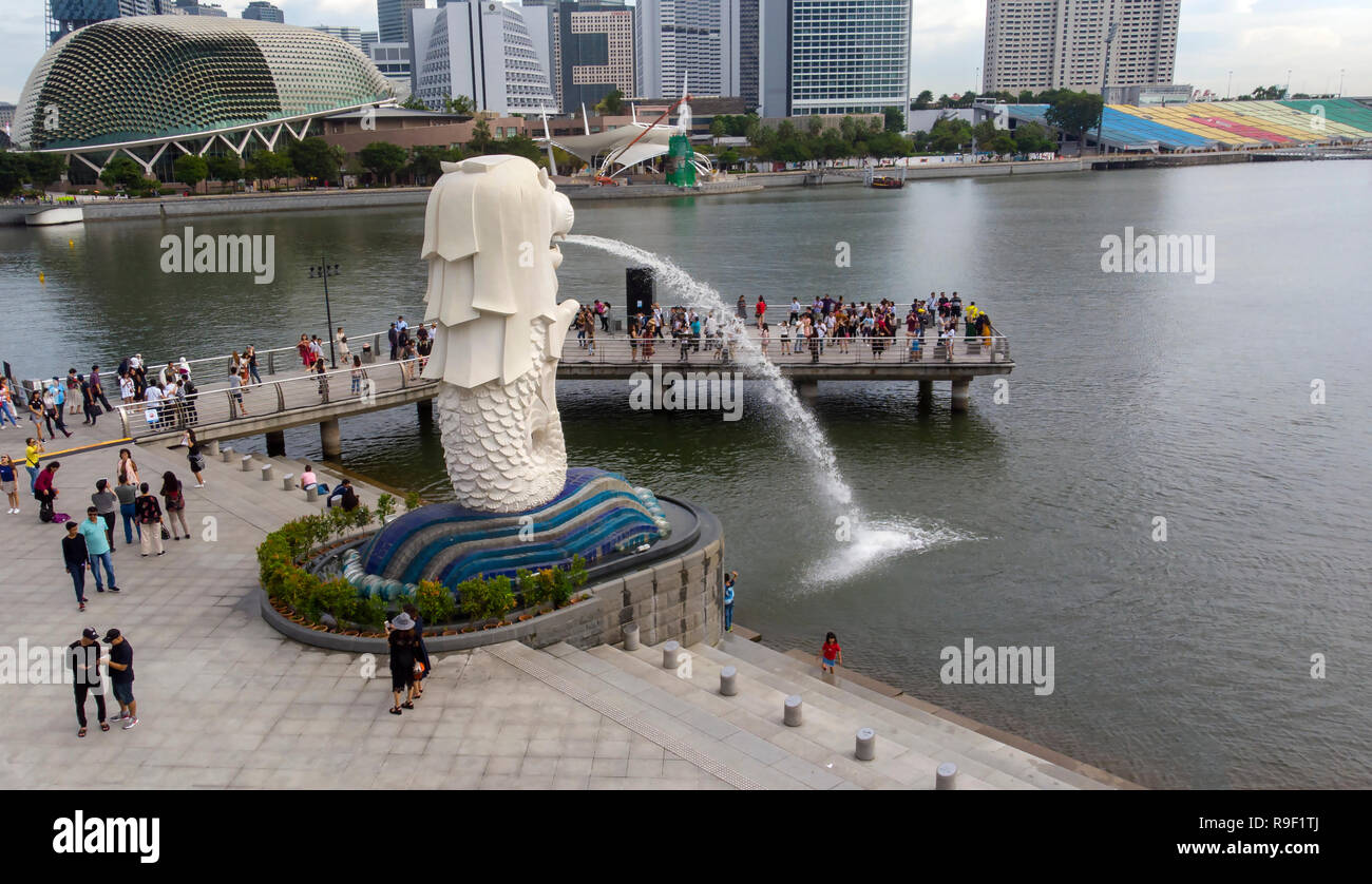 High view Singapore landmark and tourist attraction, the Merlion Fountain, with the Esplanade Theatre behind, Marina Bay, Singapore Stock Photo