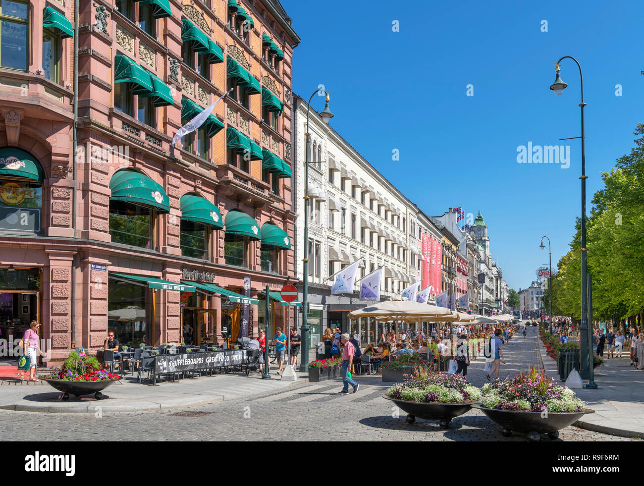 Cafes, bars, restaurants and shops on Karl Johans gate in the city centre, Oslo, Norway Stock Photo