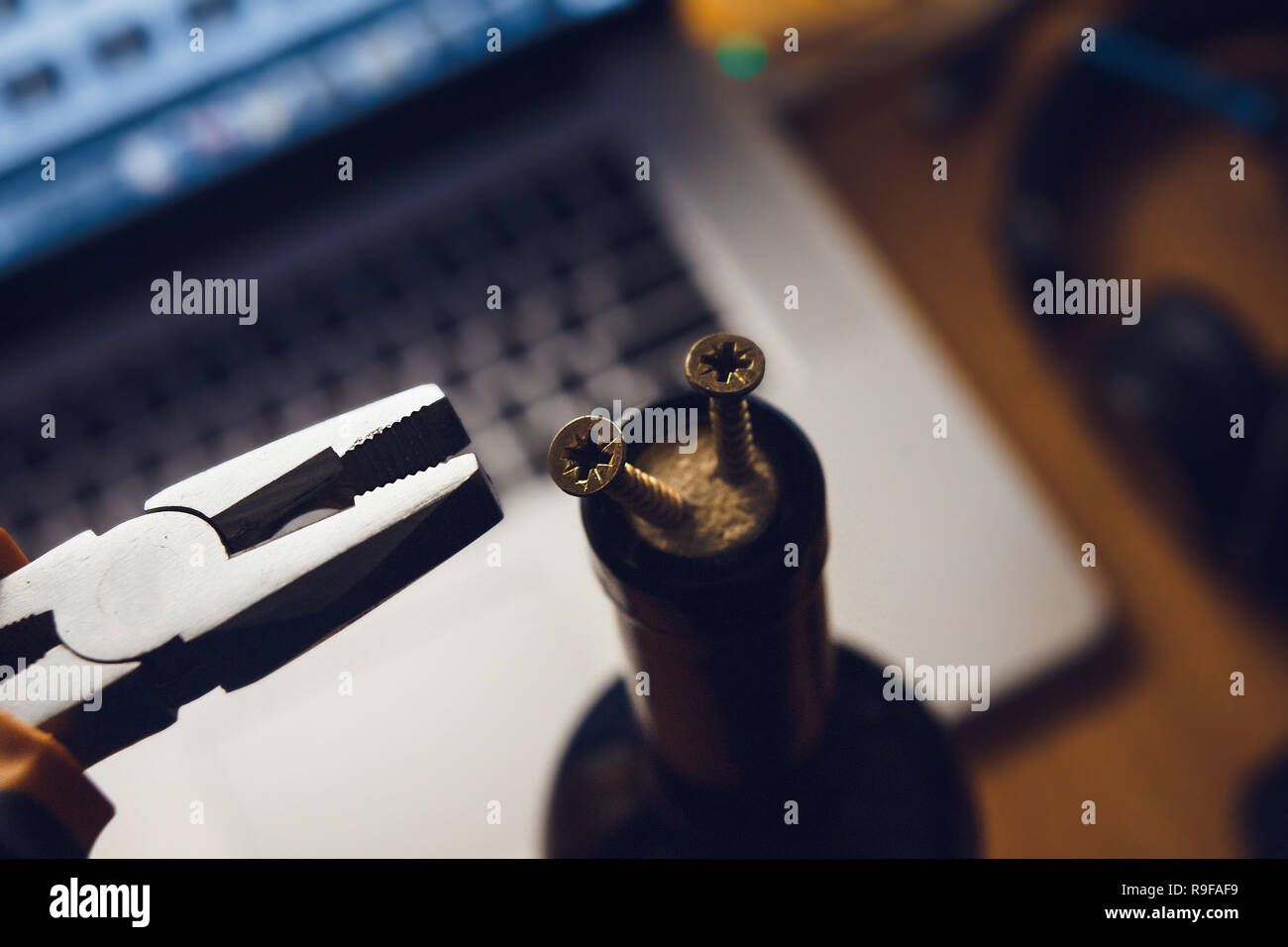 How to open wine without a corkscrew. Lifehack. Nearly spoiled evening