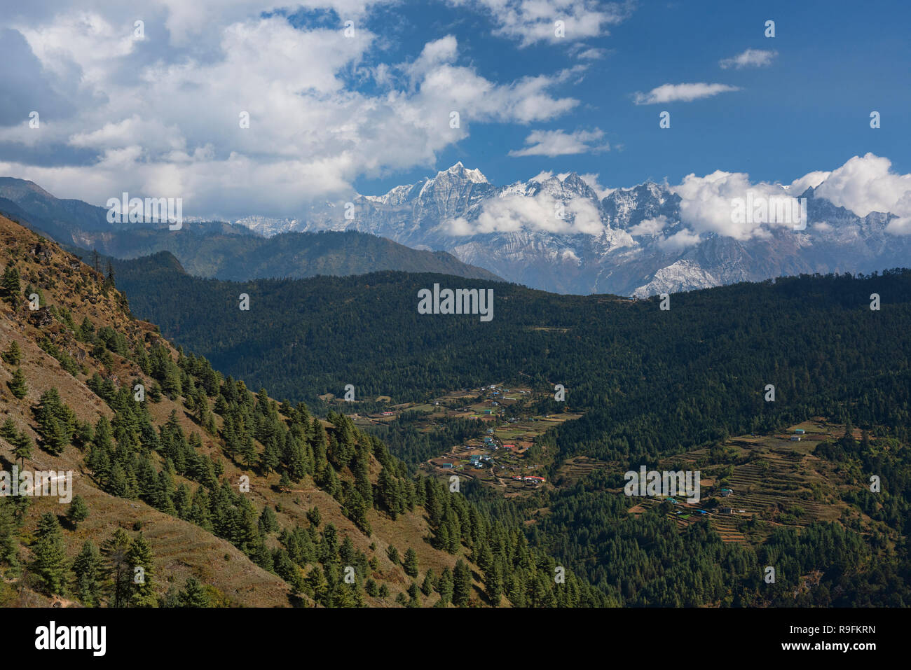 Himalayan views along the Everest Base Camp trek, Khumbu, Nepal Stock Photo