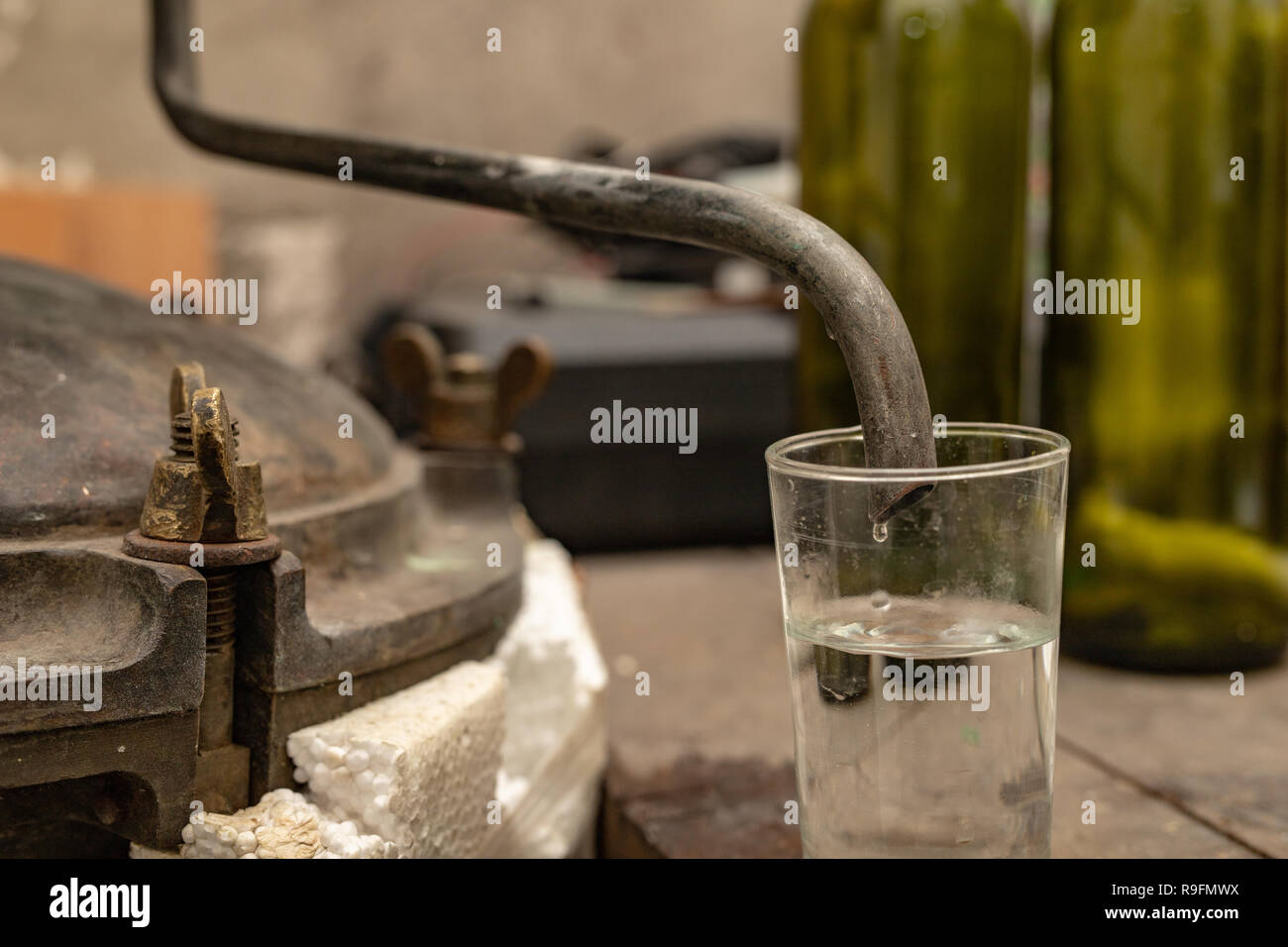 Distillation apparatus condenser hi-res stock photography and images ...