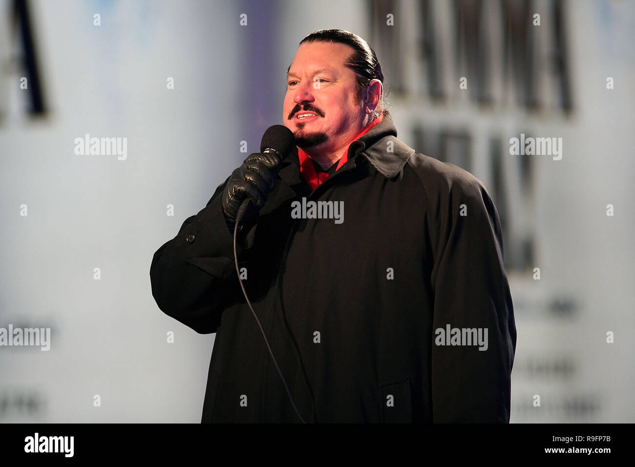 NEW YORK - DECEMBER 31:  Announcer at the ceremony to lower the New Years Eve ball in Times Square on December 31, 2008 in New York City.  (Photo by Steve Mack/S.D. Mack Pictures) Stock Photo