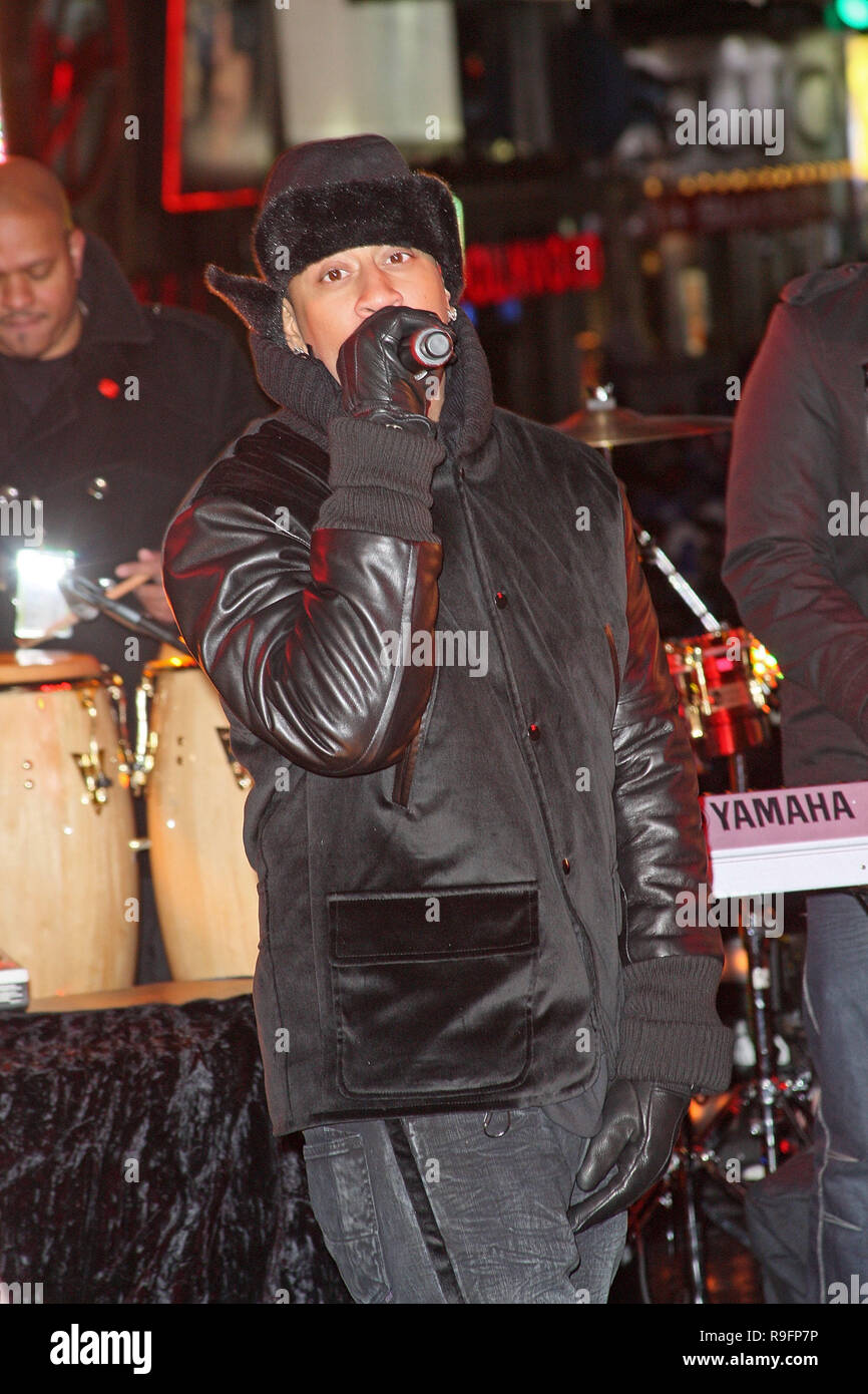 NEW YORK - DECEMBER 31:  Ludacris performs on stage at the ceremony to lower the New Years Eve ball in Times Square on December 31, 2008 in New York City.  (Photo by Steve Mack/S.D. Mack Pictures) Stock Photo
