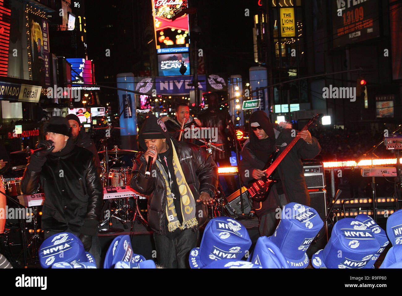 NEW YORK - DECEMBER 31:  Ludacris performs on stage at the ceremony to lower the New Years Eve ball in Times Square on December 31, 2008 in New York City.  (Photo by Steve Mack/S.D. Mack Pictures) Stock Photo