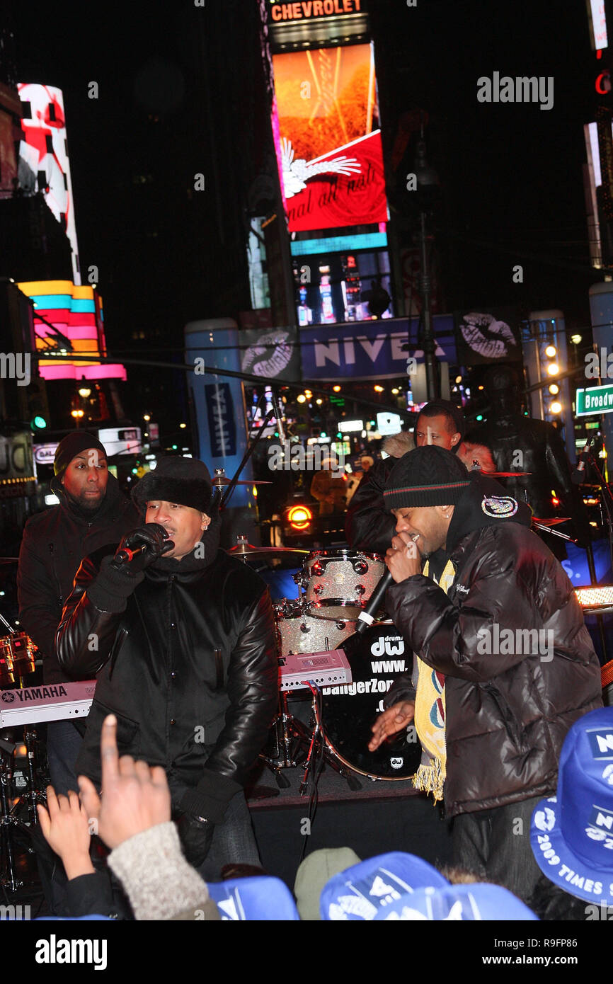 NEW YORK - DECEMBER 31:  Ludacris performs on stage at the ceremony to lower the New Years Eve ball in Times Square on December 31, 2008 in New York City.  (Photo by Steve Mack/S.D. Mack Pictures) Stock Photo