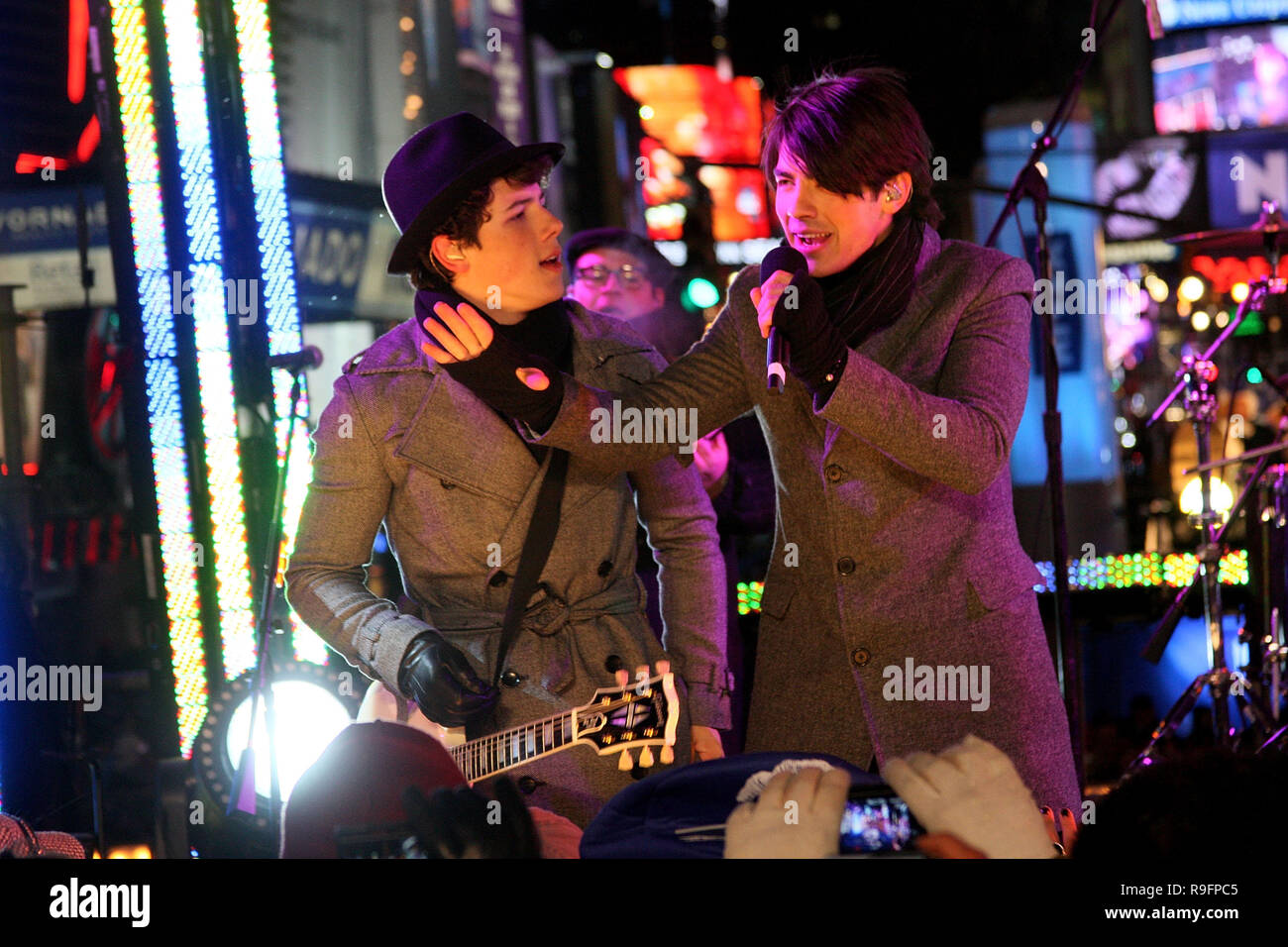 NEW YORK - DECEMBER 31:  Joe Jonas and Kevin Jonas gf the Jonas Brothers perform on stage at the ceremony to lower the New Years Eve ball in Times Square on December 31, 2008 in New York City.  (Photo by Steve Mack/S.D. Mack Pictures) Stock Photo