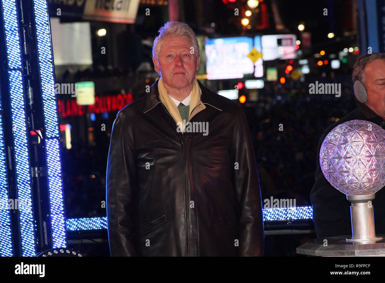 NEW YORK - DECEMBER 31:  Former President Bill Clinton attends the ceremony to lower the New Years Eve ball in Times Square on December 31, 2008 in New York City.  (Photo by Steve Mack/S.D. Mack Pictures) Stock Photo