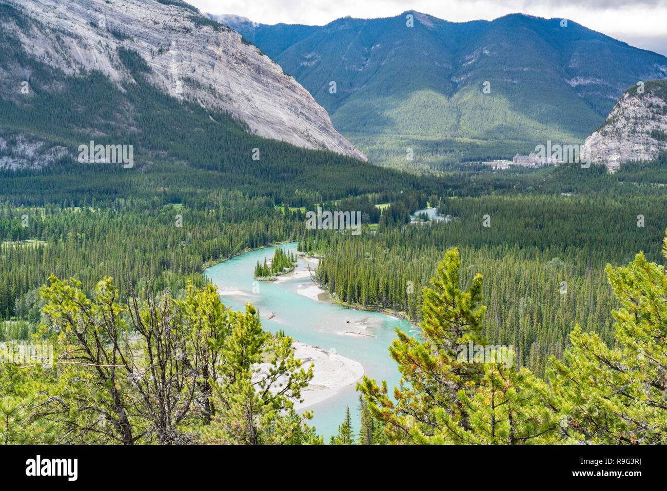 Banff national park bow valley river hi-res stock photography and ...