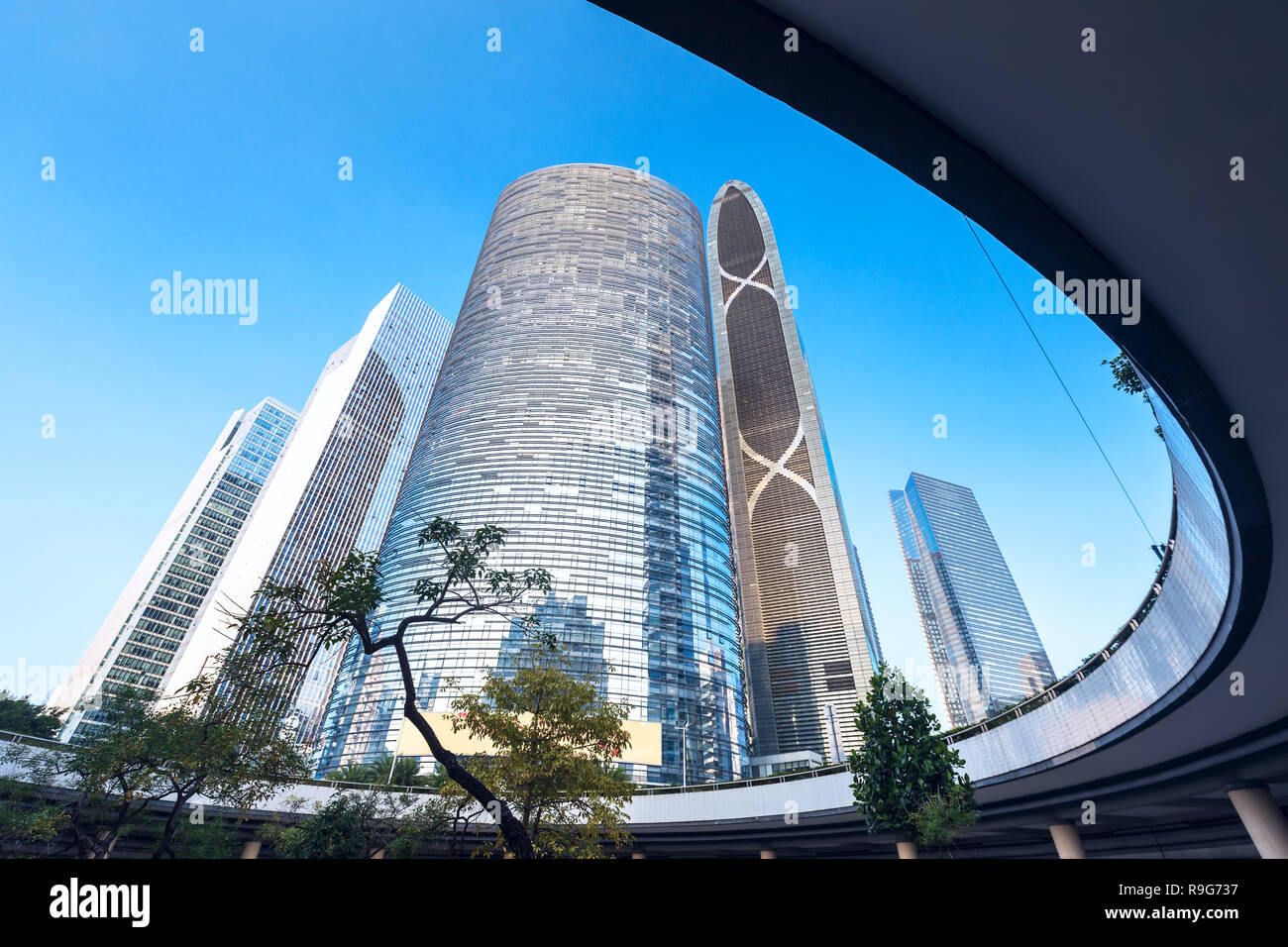 Urban scenery and glass hi-res stock photography and images - Alamy