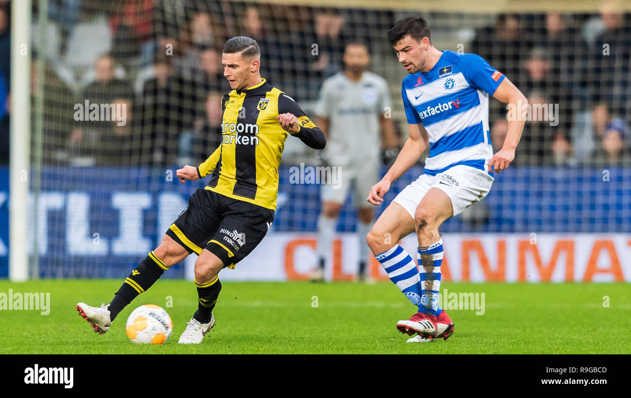 Maan landheer leef ermee Doetinchem, Netherlands 23 december 2018 Soccer Dutch Eredivisie: De  Graafschap v Vitesse Arnhem L+R