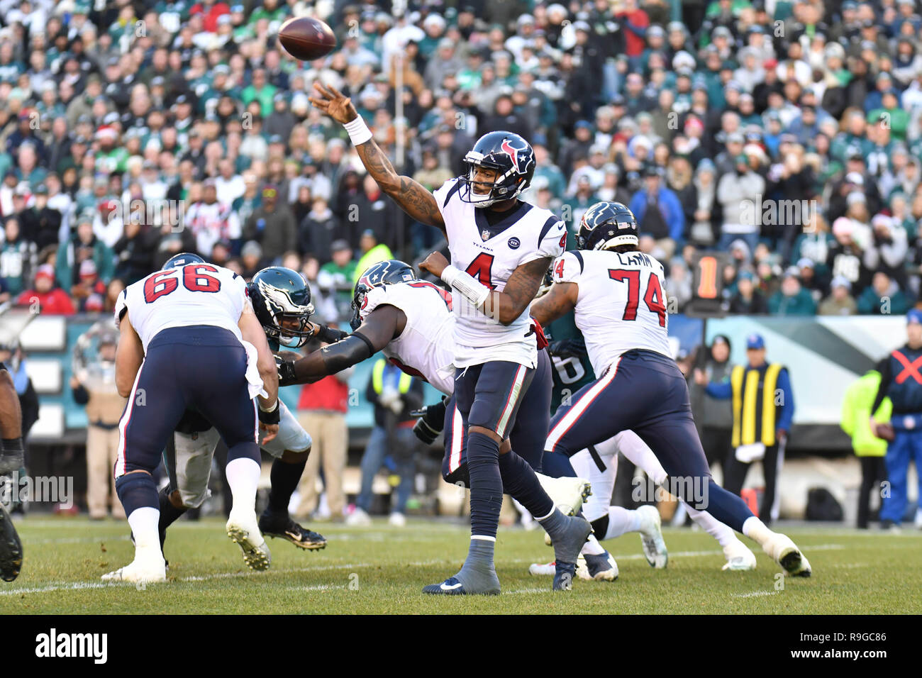 Philadelphia, Pennsylvania, USA. 23rd Dec, 2018. Deshaun Watson (4) of the Houston Texans passes during a game against the Philadelphia Eagles at Lincoln Financial Field on December 23, 2018 in Philadelphia, Pennsylvania. Gregory Vasil/Cal Sport Media/Alamy Live News Stock Photo