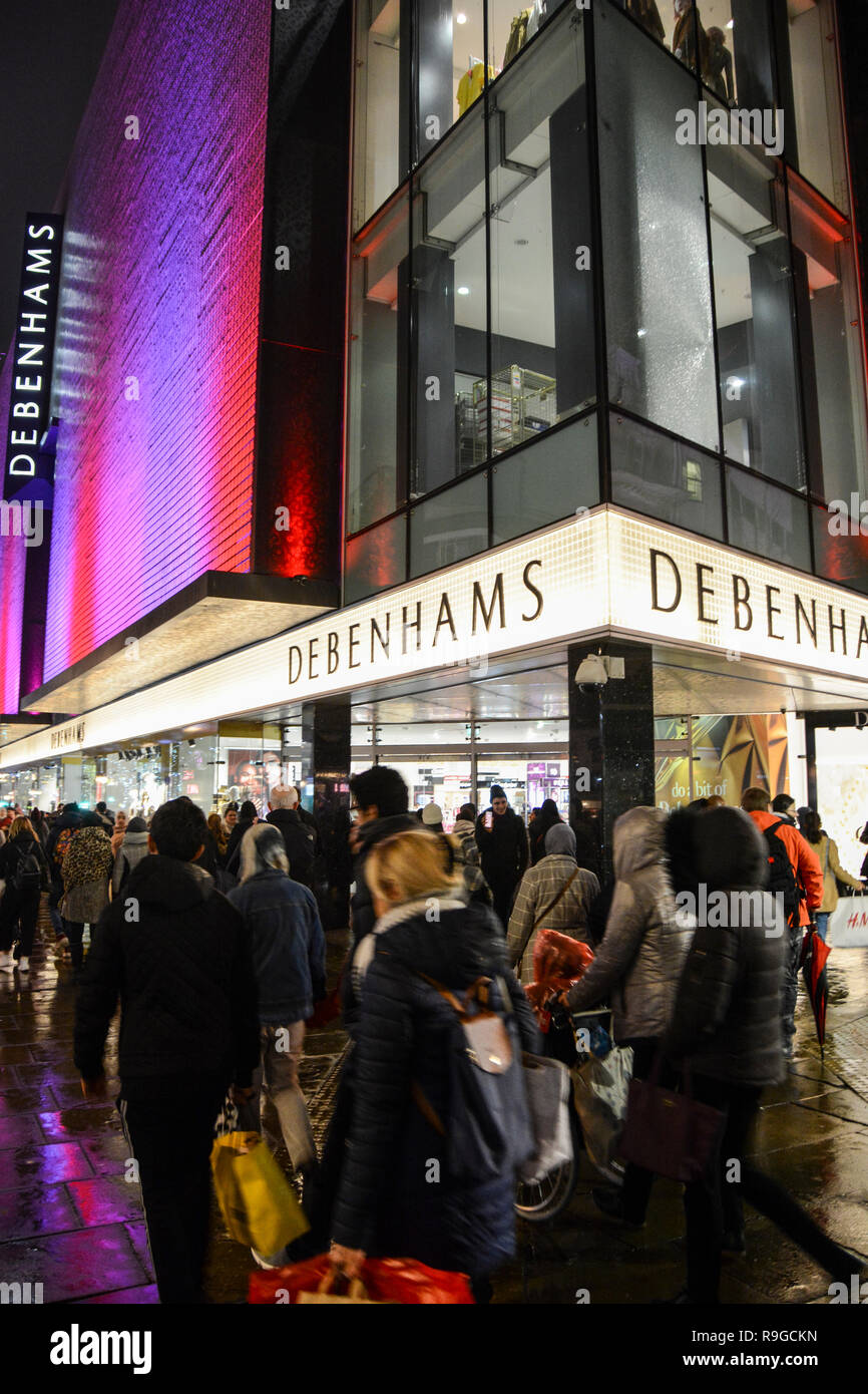 Londoners shopping for last-minute Christmas bargains at Debenhams on Oxford Street, London, UK Stock Photo