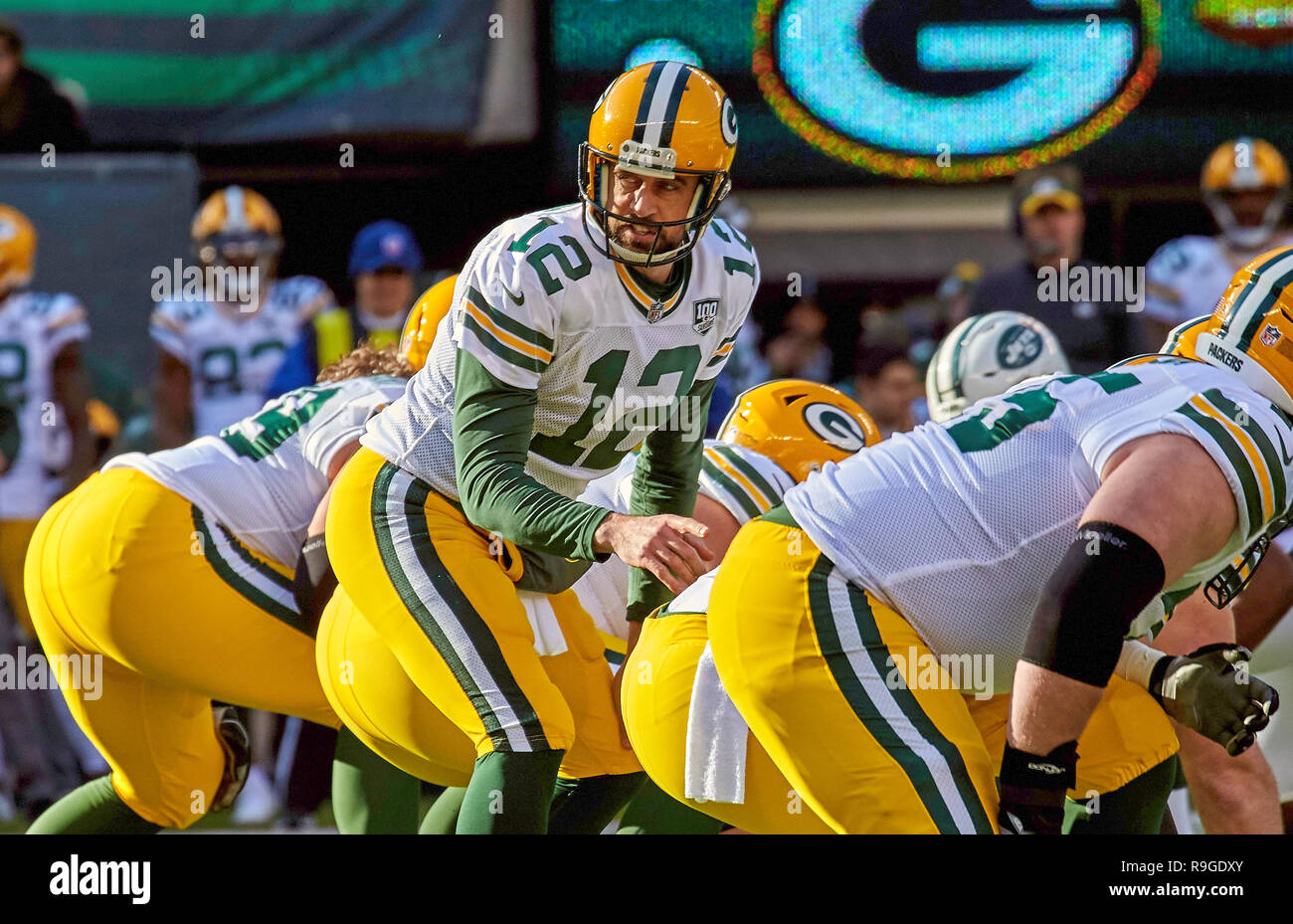 Aaron rodgers packers in green jersey] hi-res stock photography and images  - Alamy